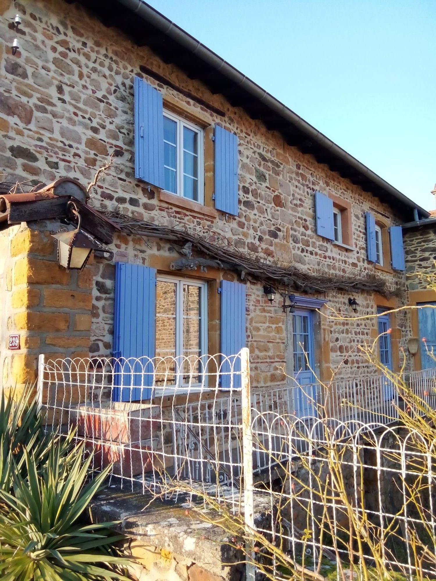 Chez Steph Apartment Saint-Germain-Nuelles Екстериор снимка